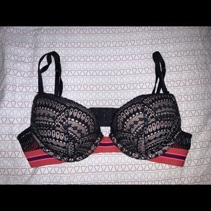 VS | Lace Bombshell Plunge Push-up Bra : 32AA